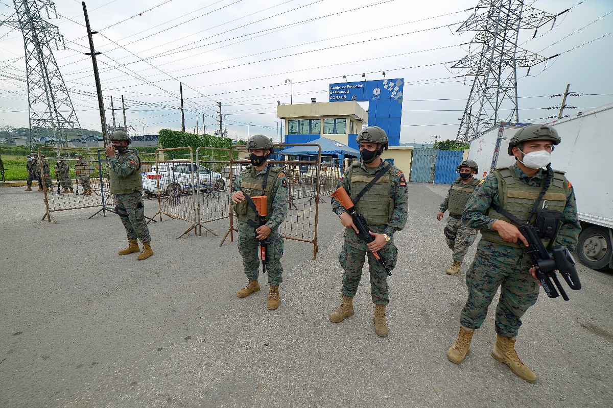 Un grupo de presos encabeza un motín tras una intervención militar en una cárcel de Guayaquil