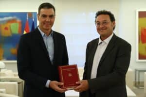 El presidente del Gobierno, Pedro Sánchez, junto al nuevo fiscal general del Estado, Álvaro García Ortiz.