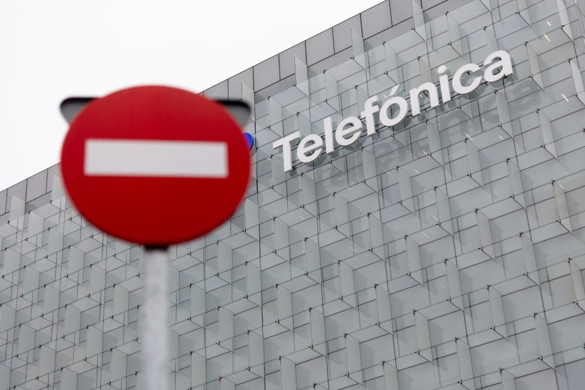 El Gobierno asegura que el mandato de entrar en Telefónica «se mantiene» pese a renunciar a los Presupuestos