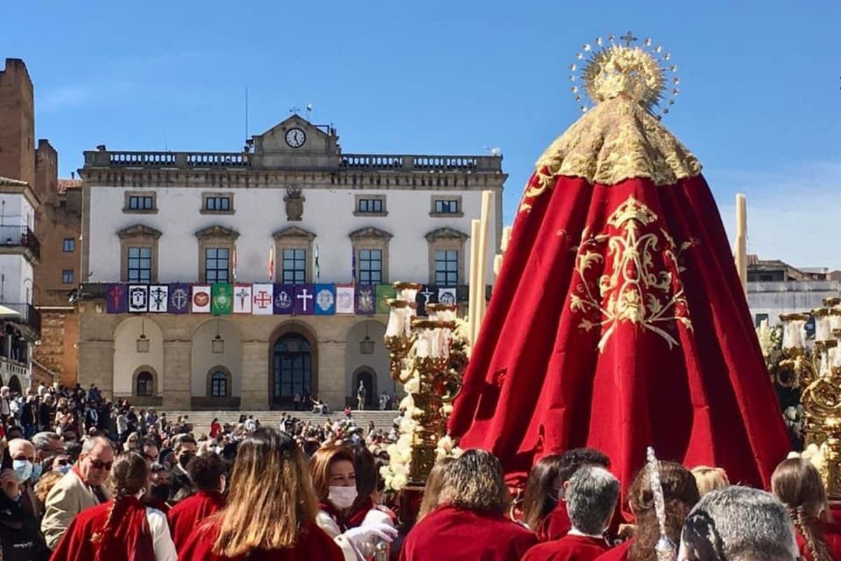 Nuestra Señora del Sagrario procesiona en Cáceres