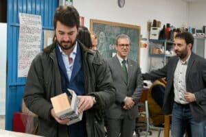 Juan García-Gallardo visitando este viernes el Centro Especial de Empleo Ensuma. La Junta de Castilla y León dedica 45 millones de euros a mantener los empleos de personas con discapacidad. X.