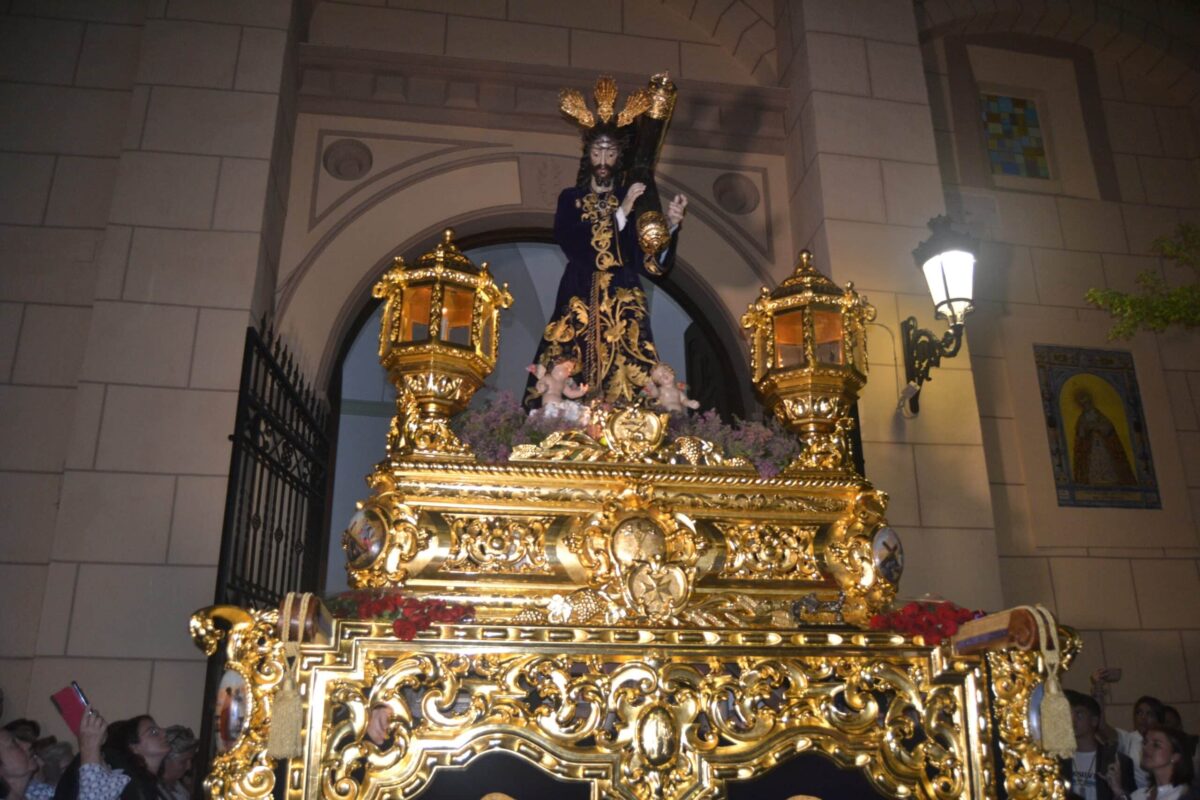 Las Descalzas y San Fernando procesionan este Martes Santo en Badajoz