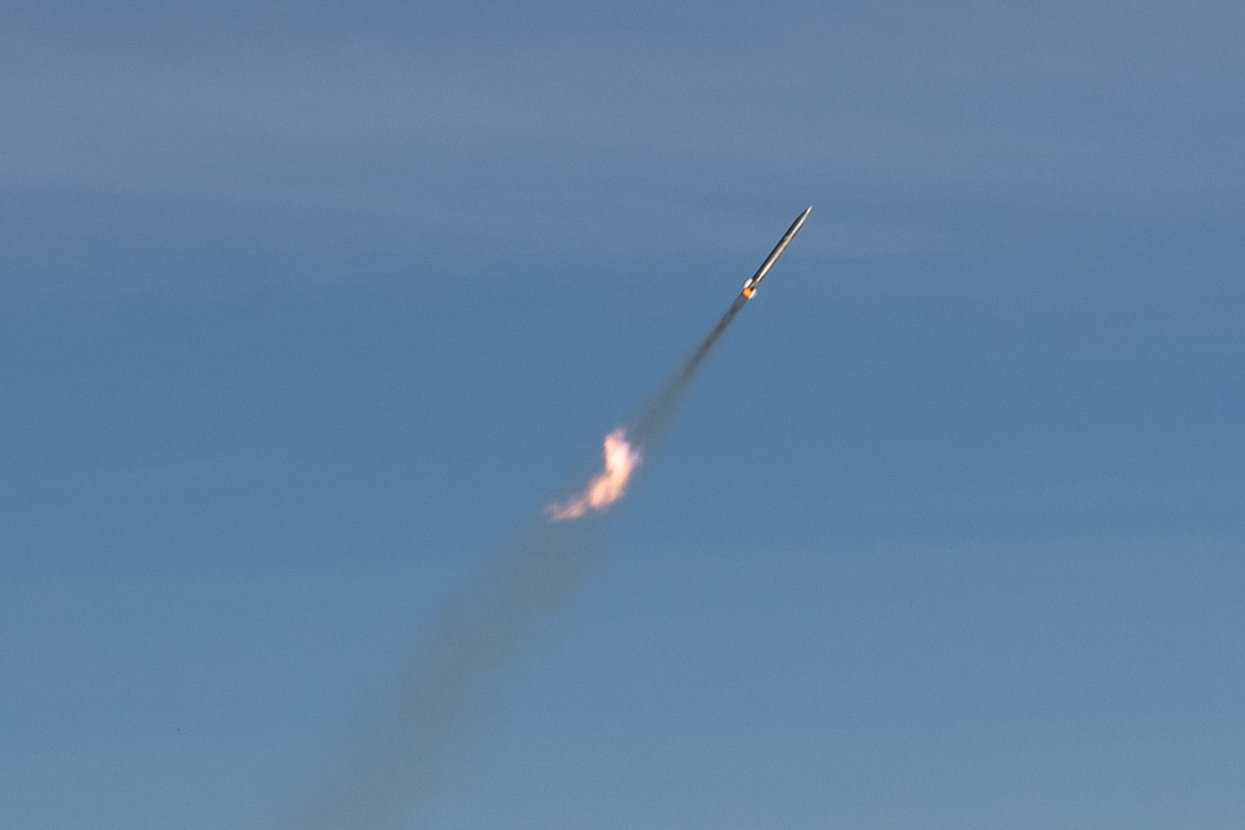 Misil en el cielo de Ucrania. El CSIC detectó el viernes un misil balístico sobrevolando España. Europa Press.