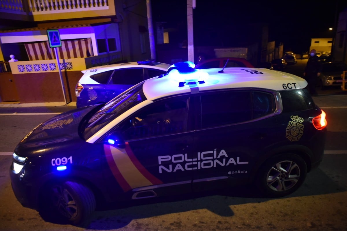 Policía Nacional en Algeciras. Varios inmigrantes ilegales estaban empadronados de manera fraudulenta en la localidad. Imagen, Europa Press.
