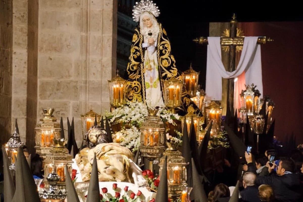 Valladolid | Diecisiete pasos salen este Viernes Santo en ‘El Silencio’ de Medina del Campo