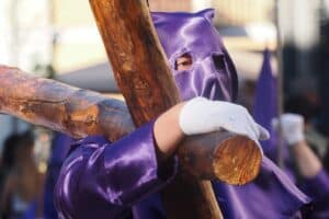 Procesión de la Cofradía del Descendimiento y Santo Cristo de la Buena Muerte el Sábado Santo en Valladolid. Europa Press.