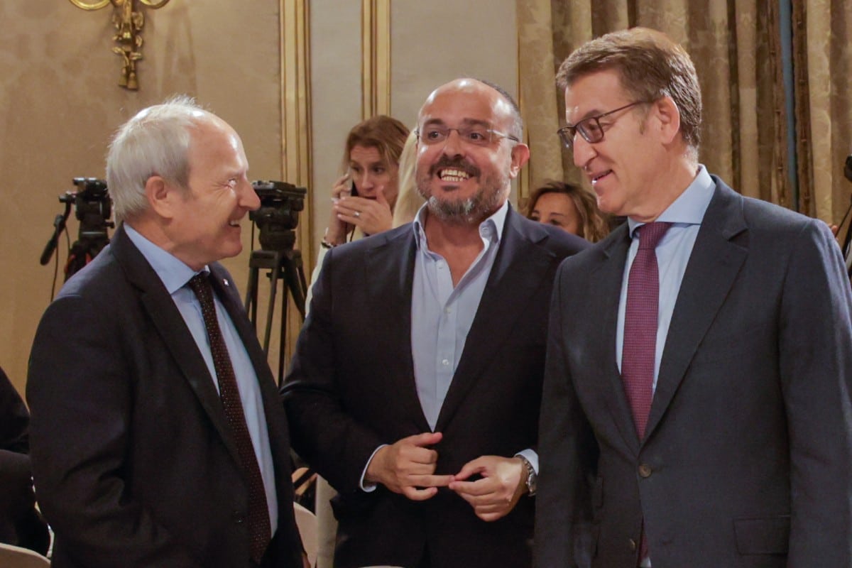 Fernández asume el acercamiento del PP a Junts: será el candidato de Feijoo en Cataluña