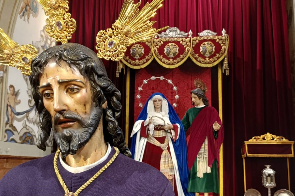 Las hermandades de Sevilla se vuelcan con el joven cofrade de Santa Genoveva herido durante el desmontaje del altar del Cautivo