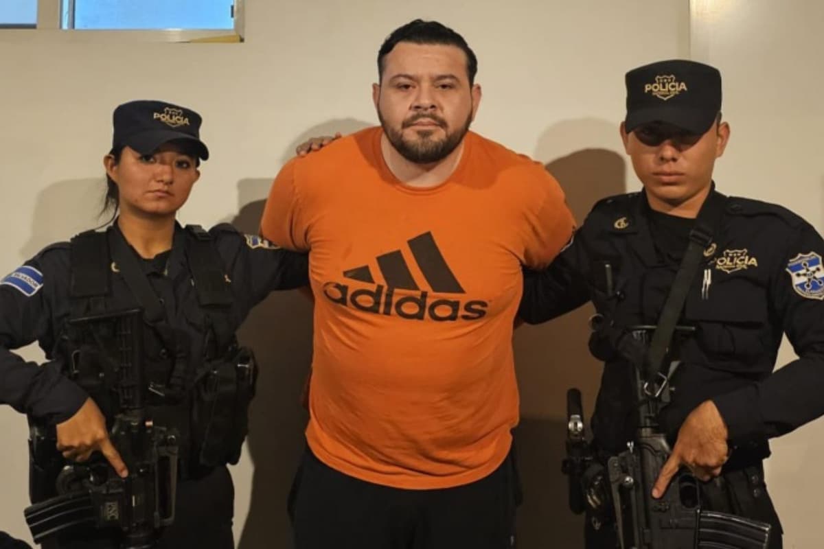 Detienen a un comisionado presidencial de El Salvador por incurrir en presunta corrupción