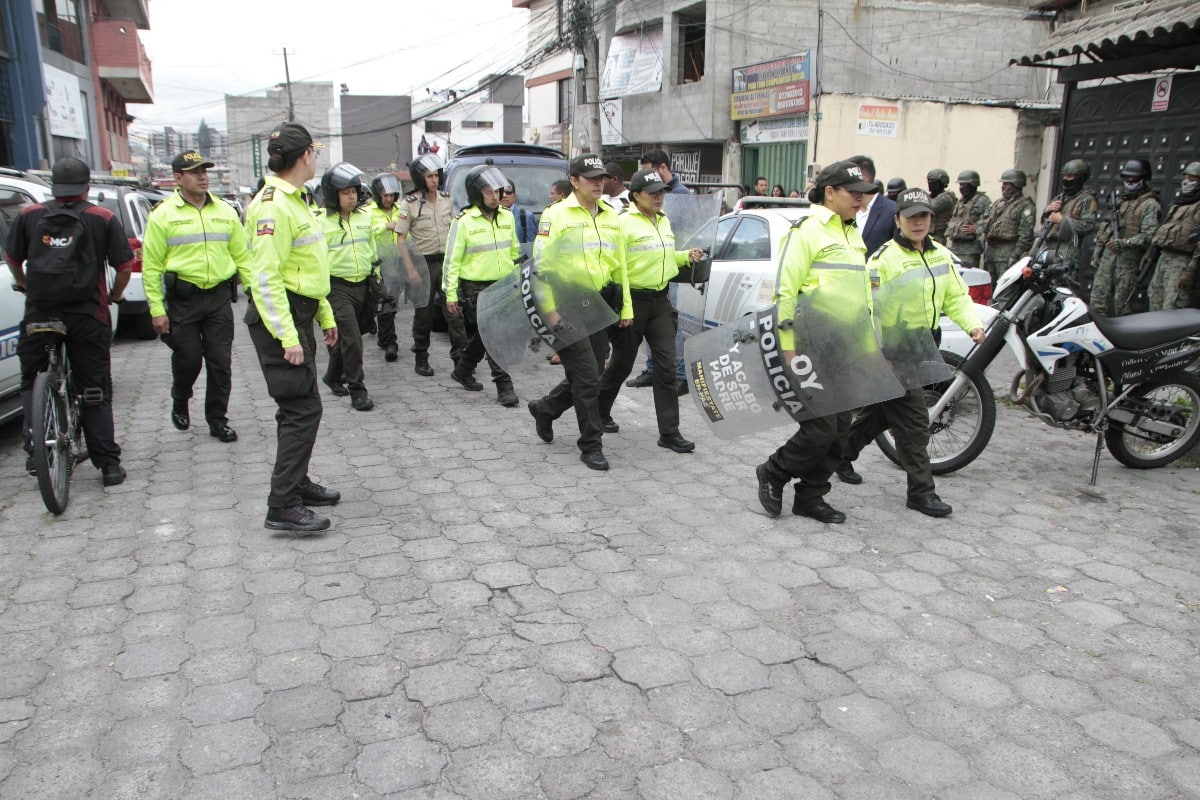 Las autoridades ecuatorianas detienen a 14 funcionarios por facilitar la liberación de criminales