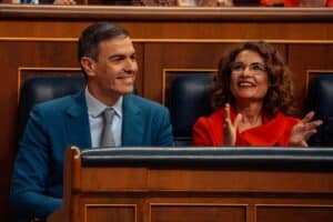 El presidente del Gobierno, Pedro Sánchez, y la vicepresidenta primera y ministra de Hacienda, María Jesús Montero