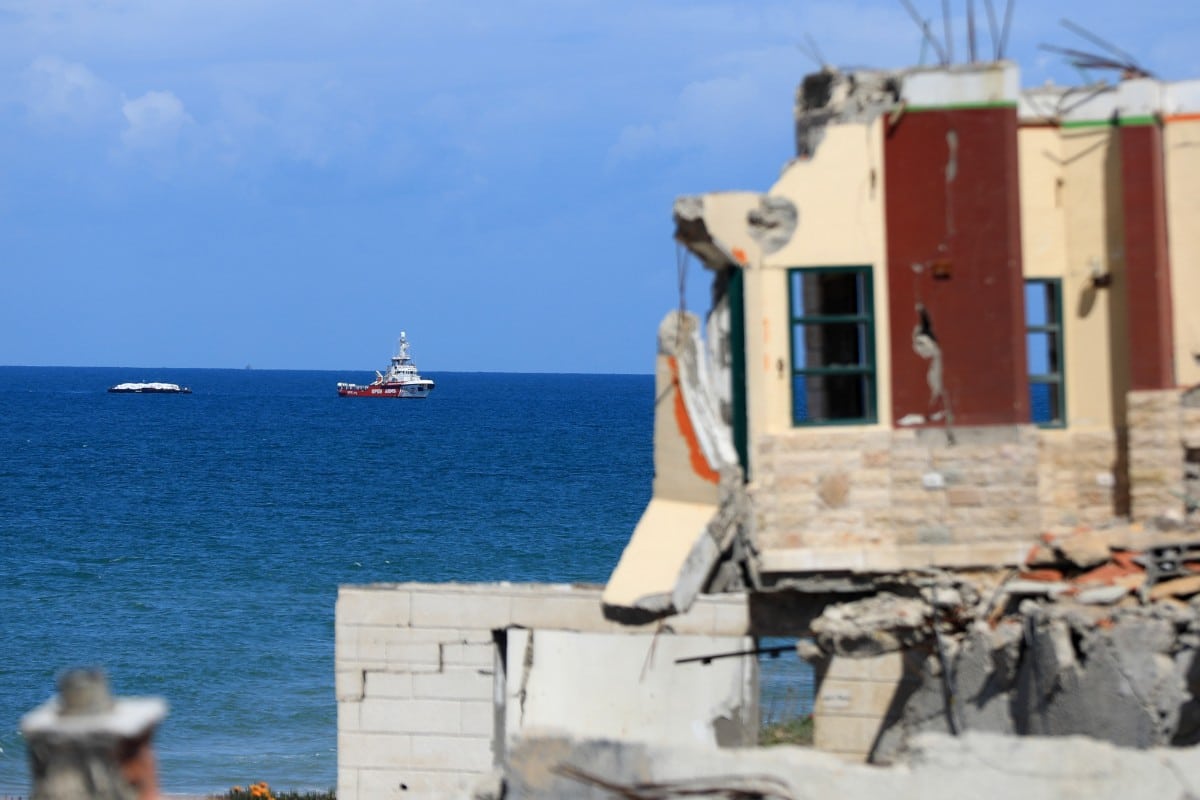 Un barco tripulado por la ONG española Open Arms frente a la costa del centro de la Franja de Gaza