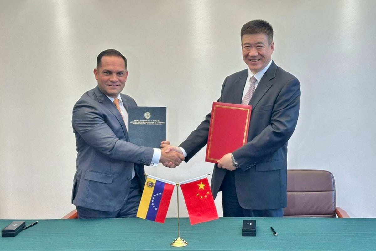 Venezuela y China estrechan lazos para iniciar vuelos comerciales entre ambos países