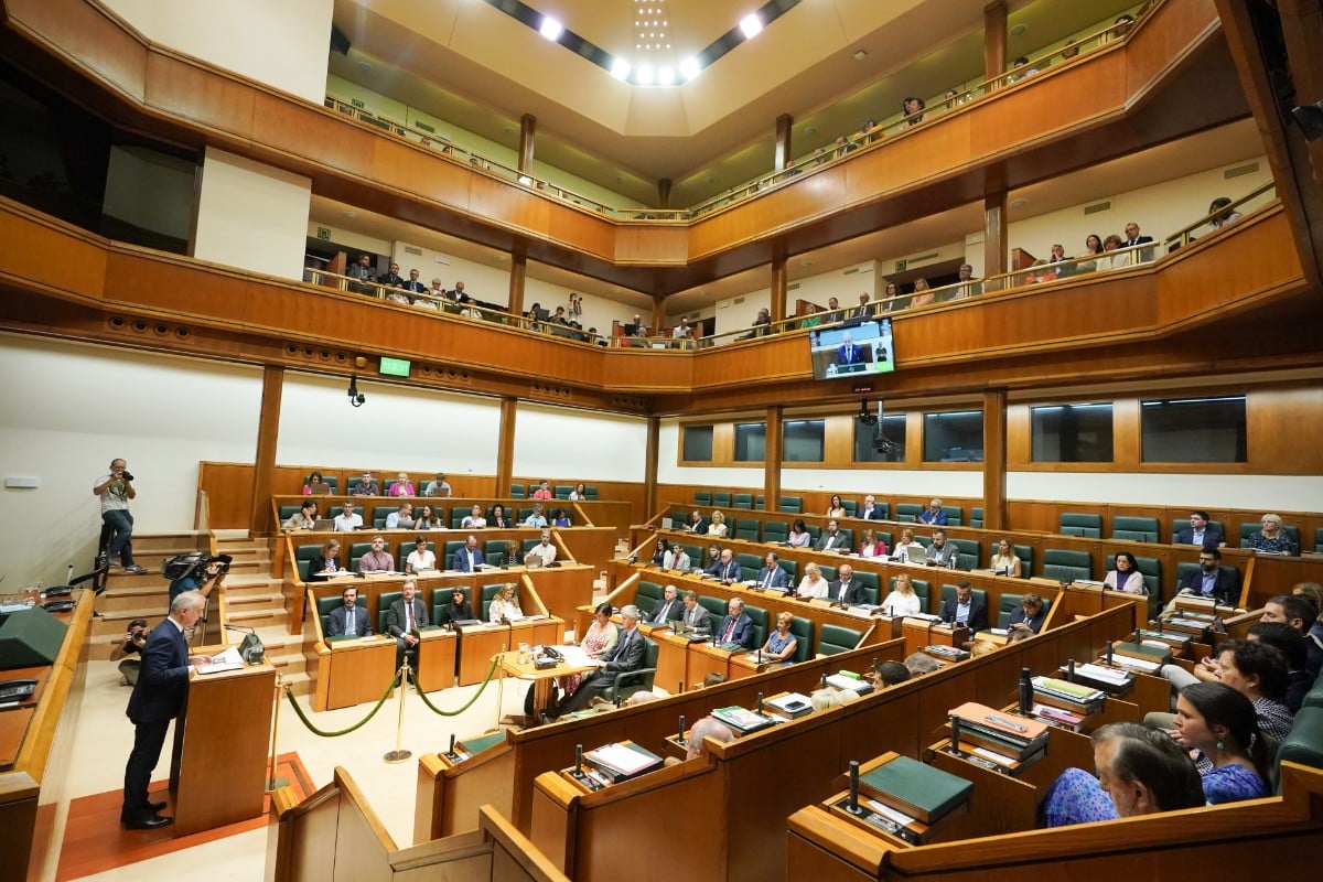 El PNV y Bildu rompen su techo electoral con 54 escaños y logran la Cámara vasca más separatista de la historia