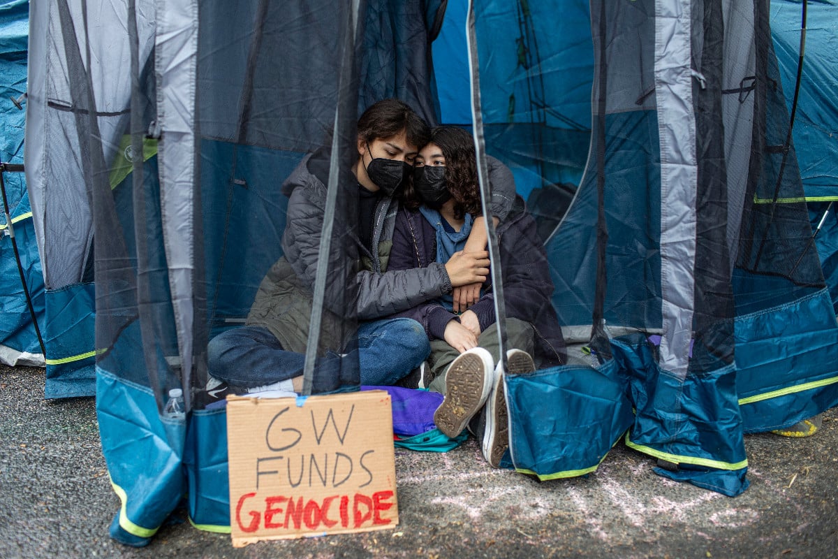 La Universidad de Columbia comienza a suspender a estudiantes que participan en campamentos propalestinos