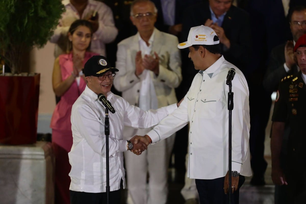 Petro le recalca a Maduro que «Colombia puede ayudar mucho en la paz política» de Venezuela