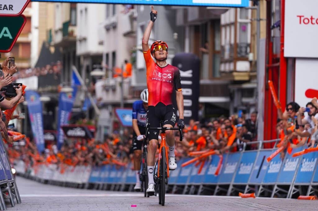 Los españoles Juan Ayuso y Carlos Rodríguez regalan un gran final a la Itzulia