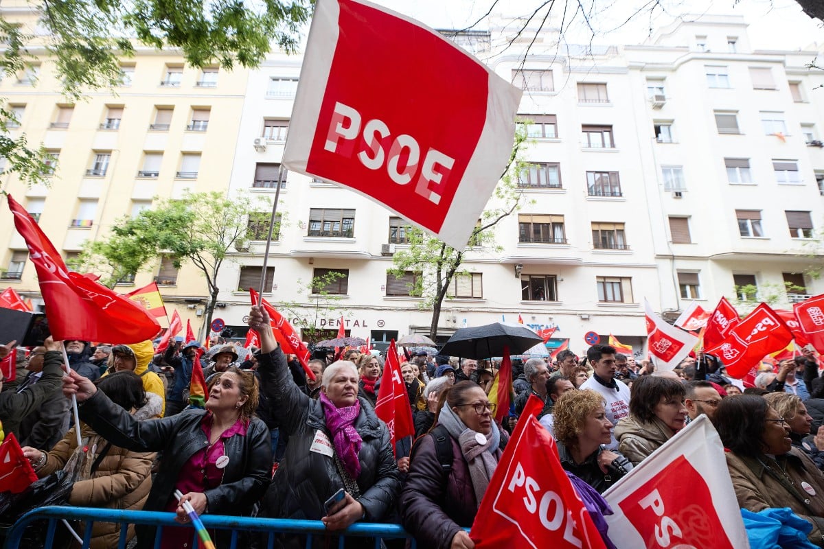 Militantes del PSOE suplican a Sánchez que no se vaya desde Ferraz y Delegación de Gobierno usa sus redes para llamar a la manifestación. Europa Press.