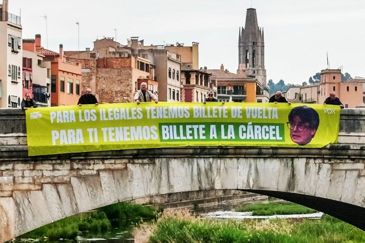 El mensaje de VOX a Puigdemont en Gerona: «Para ti tenemos billete de cárcel»