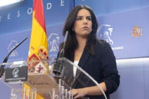 VOX considera "maravilloso" que Puigdemont deje la política, pero insiste en que debe ir a "la cárcel". Imagen, Pepa Millán este martes en el Congreso. Europa Press.