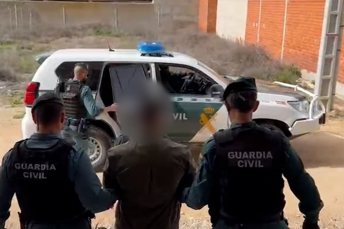 La Guardia Civil desarticula una red magrebí que había ganado hasta un millón de euros por introducir a más de 100 inmigrantes ilegales en España