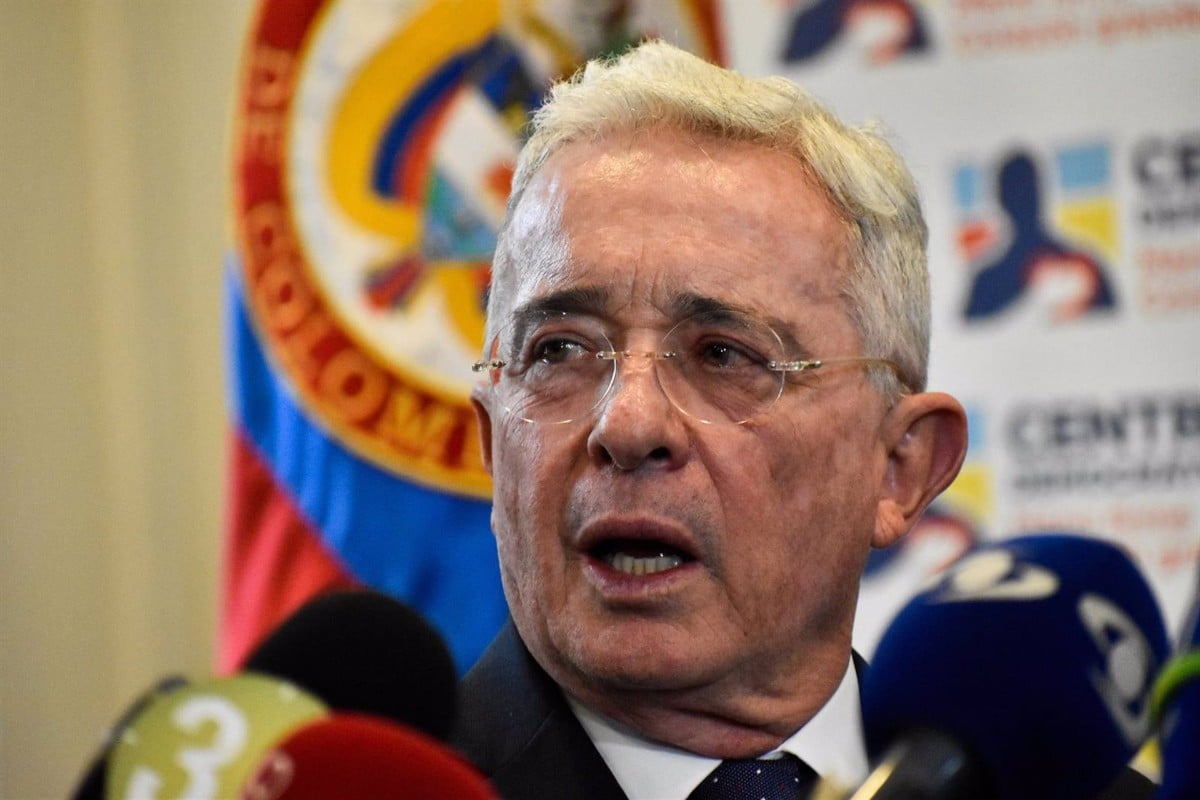 La Fiscalía General de Colombia anuncia que llamará a juicio al expresidente Álvaro Uribe Vélez