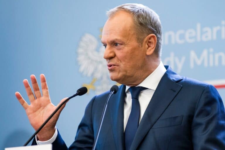 Polonia se moviliza contra la inmigración ilegal y mantiene una acampada ante el Constitucional para exigir a Tusk un mayor control fronterizo