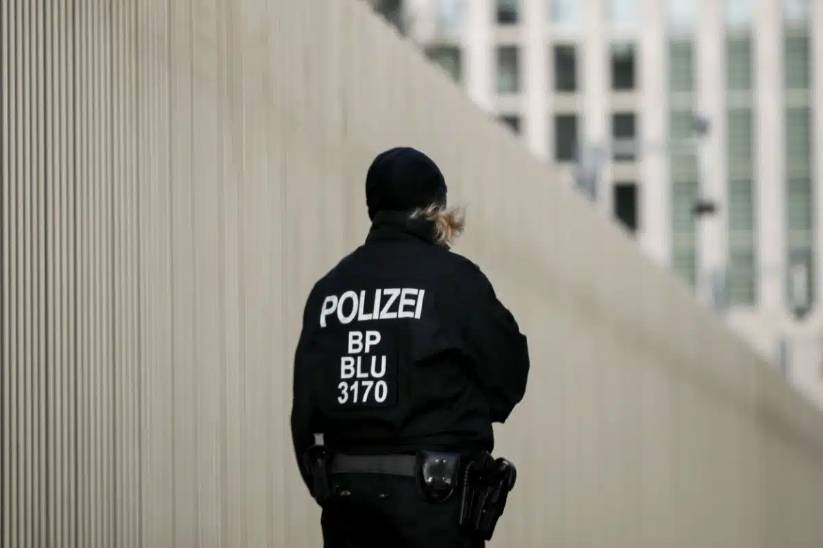 Description: El 41% de crímenes en Alemania los cometen inmigrantes. Imagen, Policía alemana. Europa Press.
