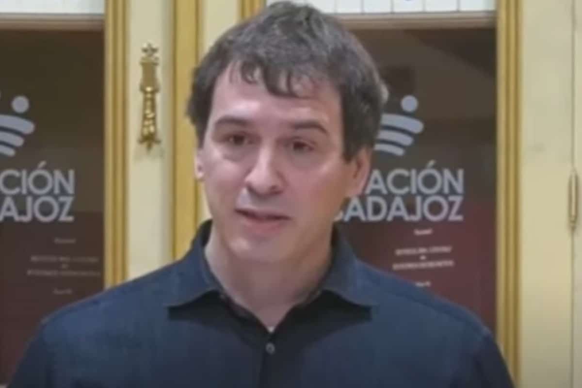 El hermano de Sánchez accedió a la plaza creada ad hoc para él por el PSOE de Badajoz gracias a la entrevista personal