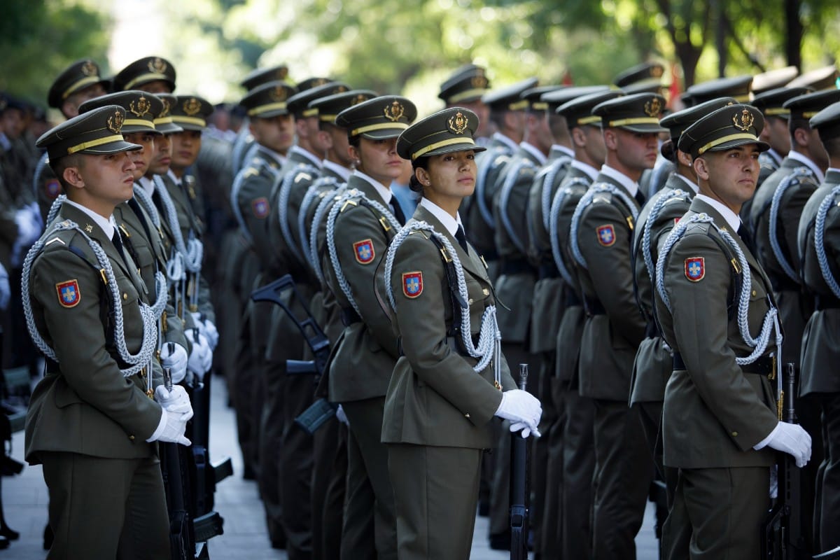 Gijón y Oviedo celebran el Día de las Fuerzas Armadas con una revista naval, un desfile aéreo y terrestre y 6.250 militares
