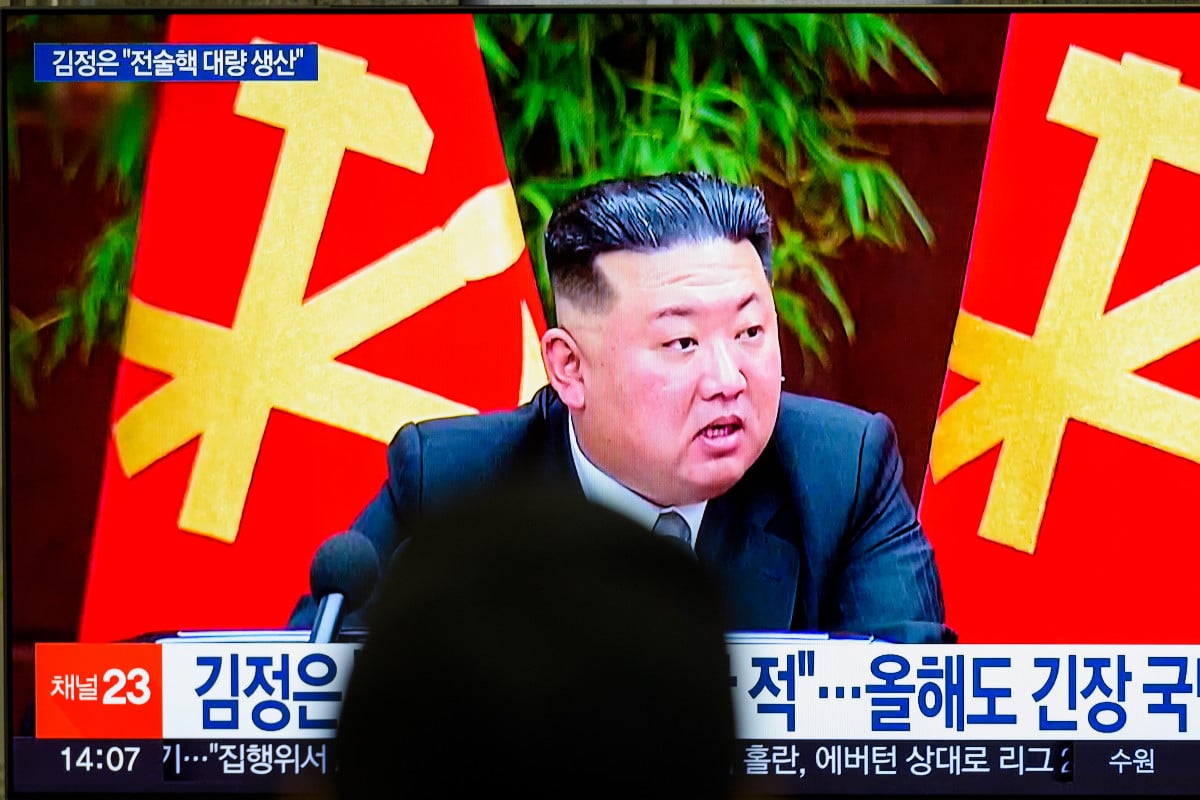 Kim Jong Un asiste a la prueba del nuevo sistema de artillería de Corea del Norte