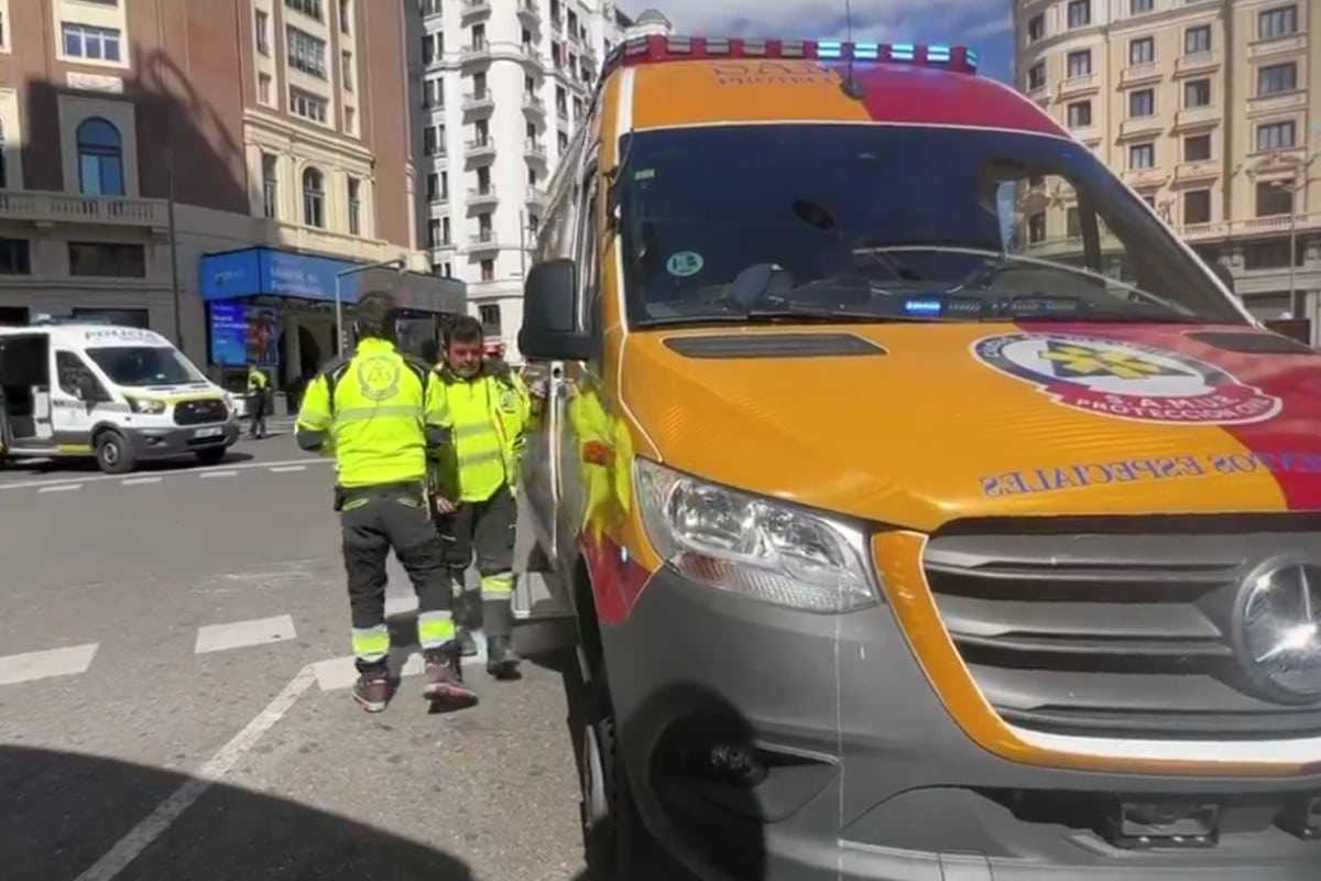 Un trabajador herido y dos atrapados tras derrumbarse el forjado de un edificio en Madrid