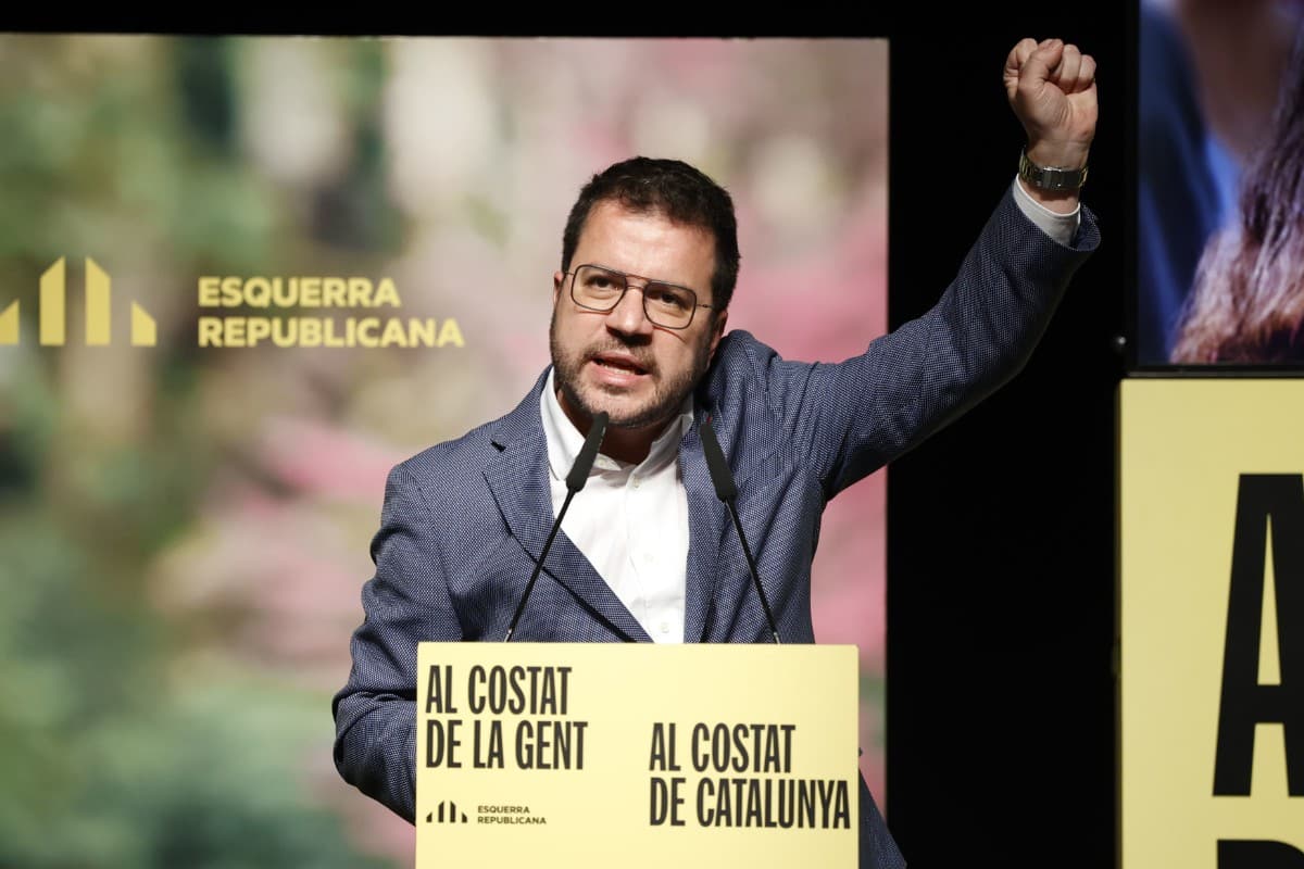 Aragonés equipara a Sánchez y Puigdemont por su personalismo y «mesianismo»