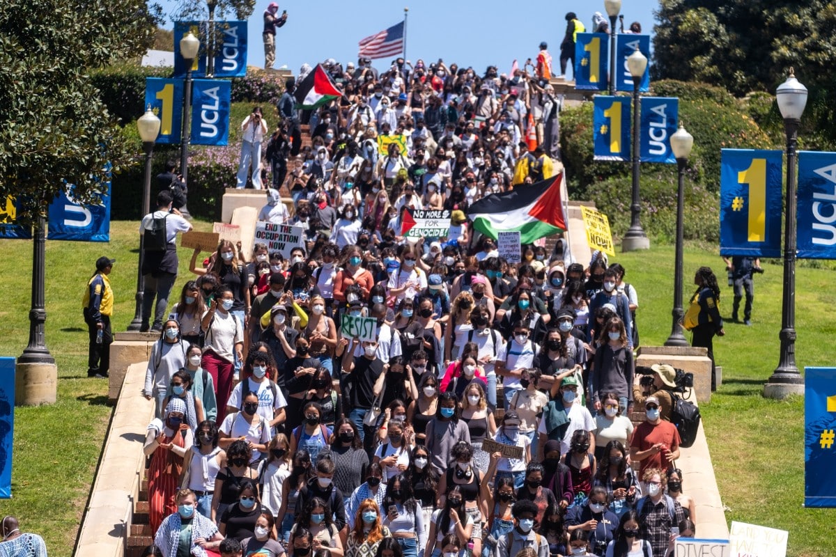 La Policía interviene en la protesta popalestina de la Universidad de California tras enfrentamientos violentos