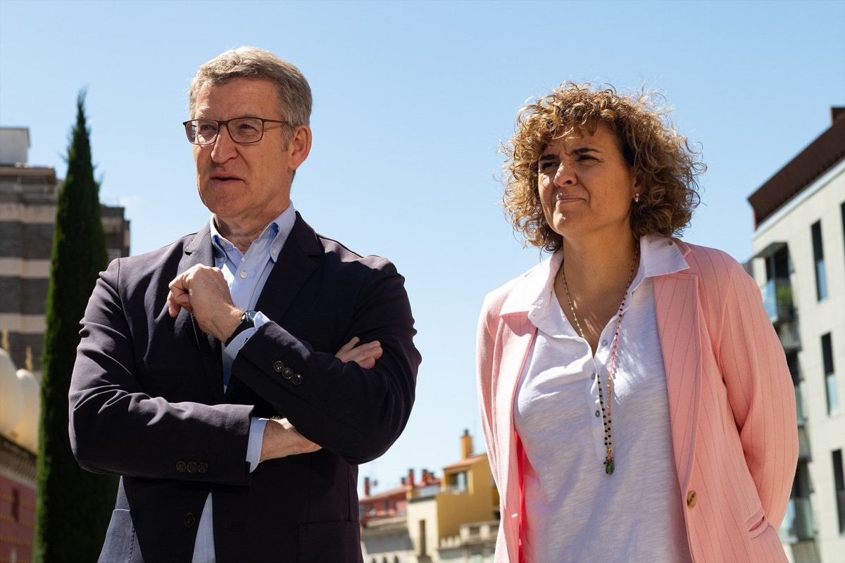 Feijoo presume de ‘raza catalana’ eligiendo a Dolors Monserrat como candidata a las europeas