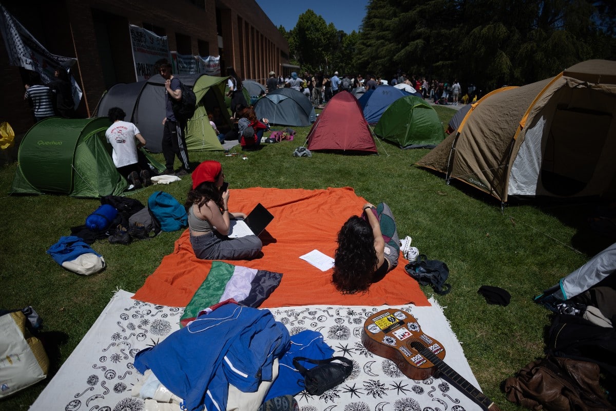 Doscientos estudiantes acampan en la Complutense y se suman a la ola de protestas propalestina