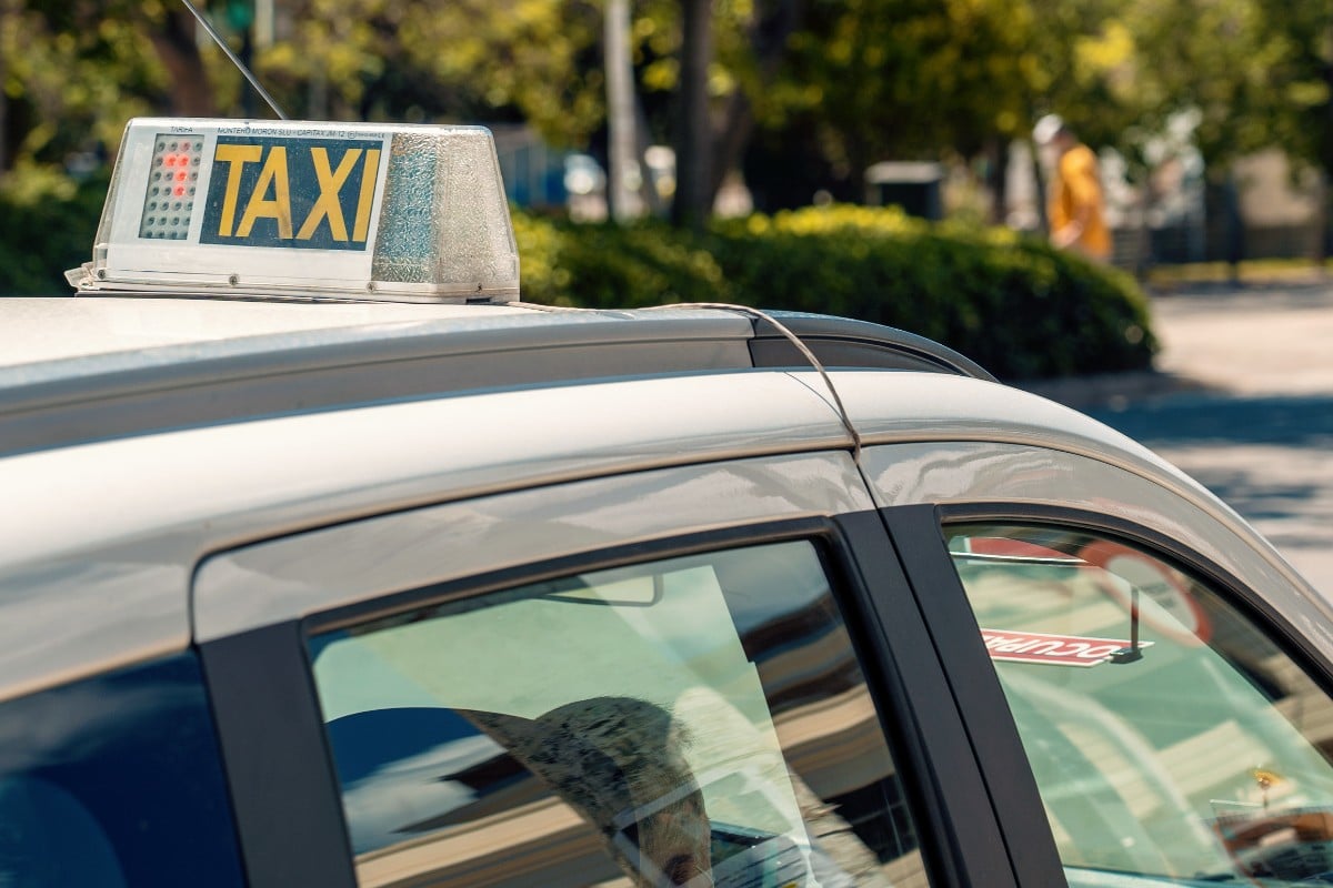 Los taxistas de Sevilla piden «más seguridad» tras el disparo recibido por un conductor hace unos días