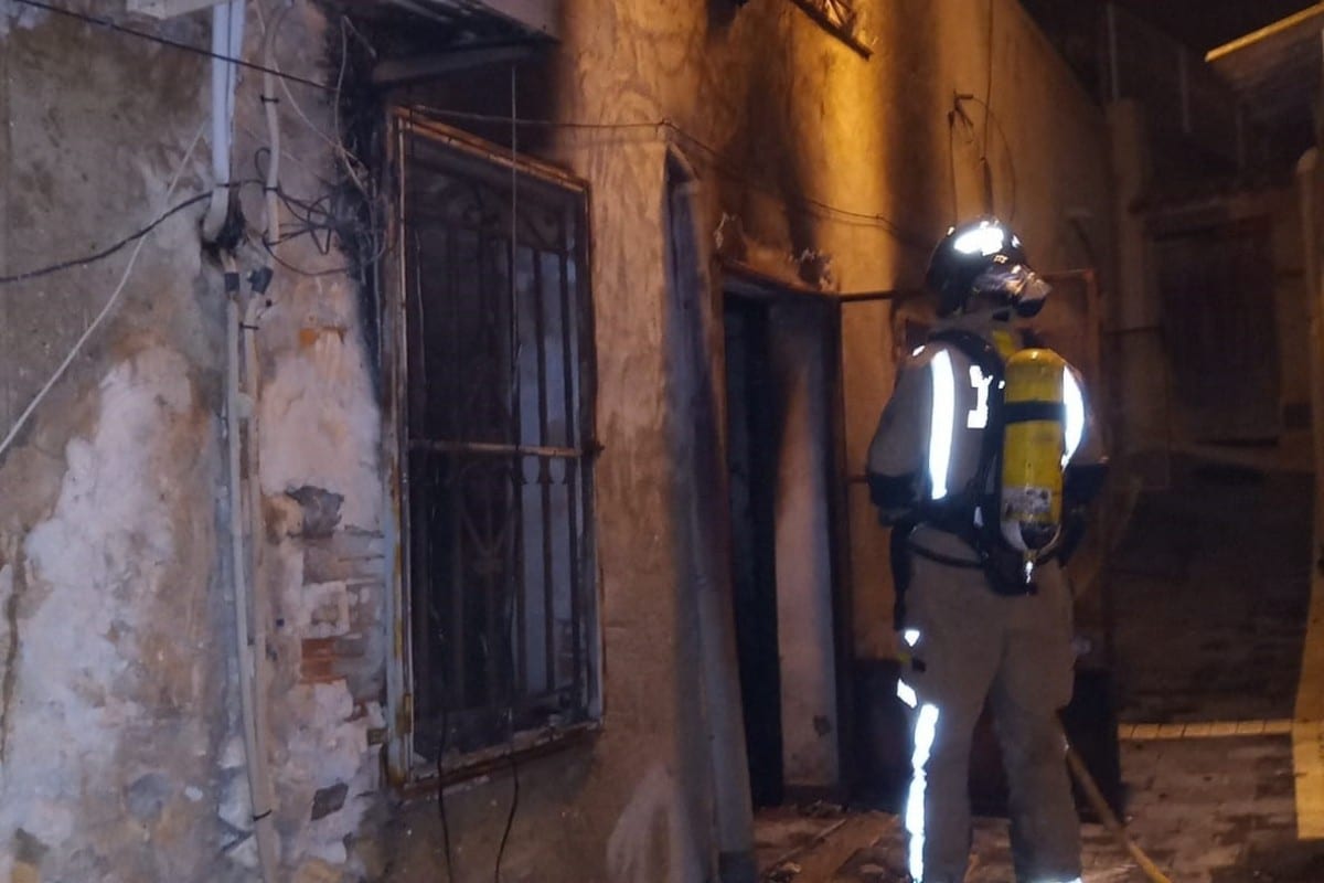 Mueren tres personas en el incendio de una vivienda en Murcia