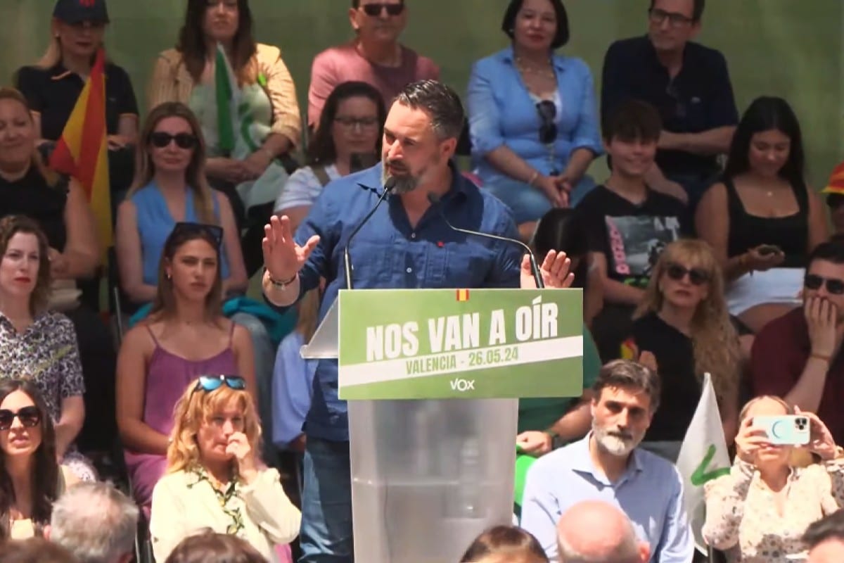 Abascal, en un acto en Valencia: «El 9J sólo hay dos opciones, la inmigración masiva de todos ellos o las fronteras seguras y la seguridad en las calles que defiende VOX»