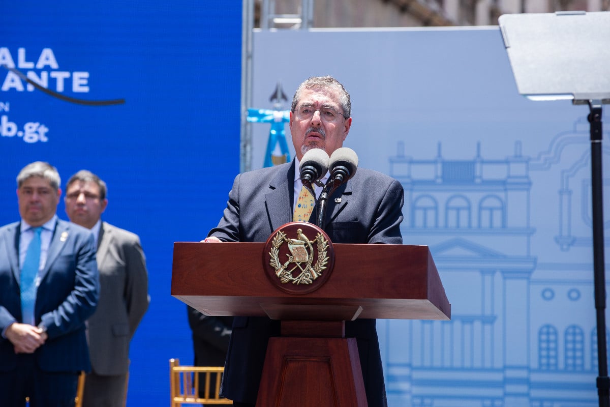 El presidente de Guatemala avanza que propondrá una reforma para destituir a la fiscal general