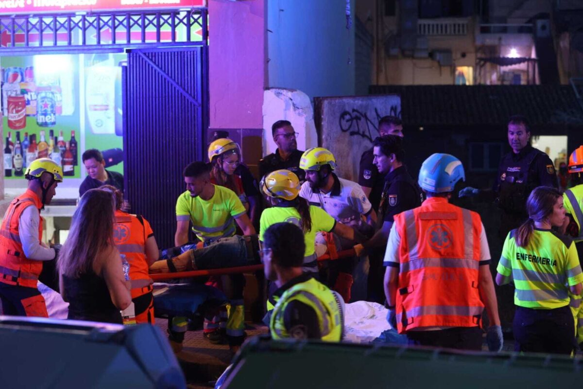 Al menos cuatro muertos y una treintena de heridos en el derrumbe de un edificio en Playa de Palma