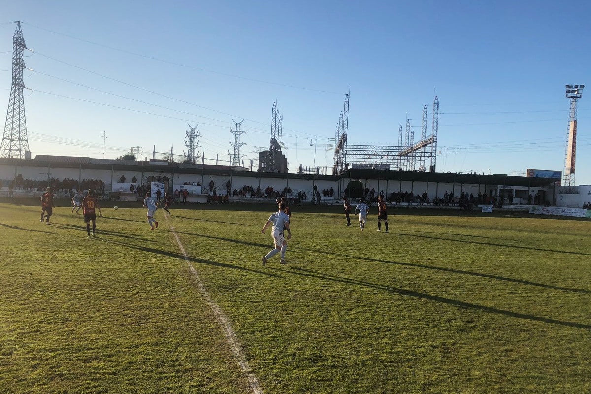 La Guardia Civil investiga a cinco futbolistas por un «delito de odio» y de lesiones tras una pelea en un partido de Tercera en Trujillo (Cáceres)
