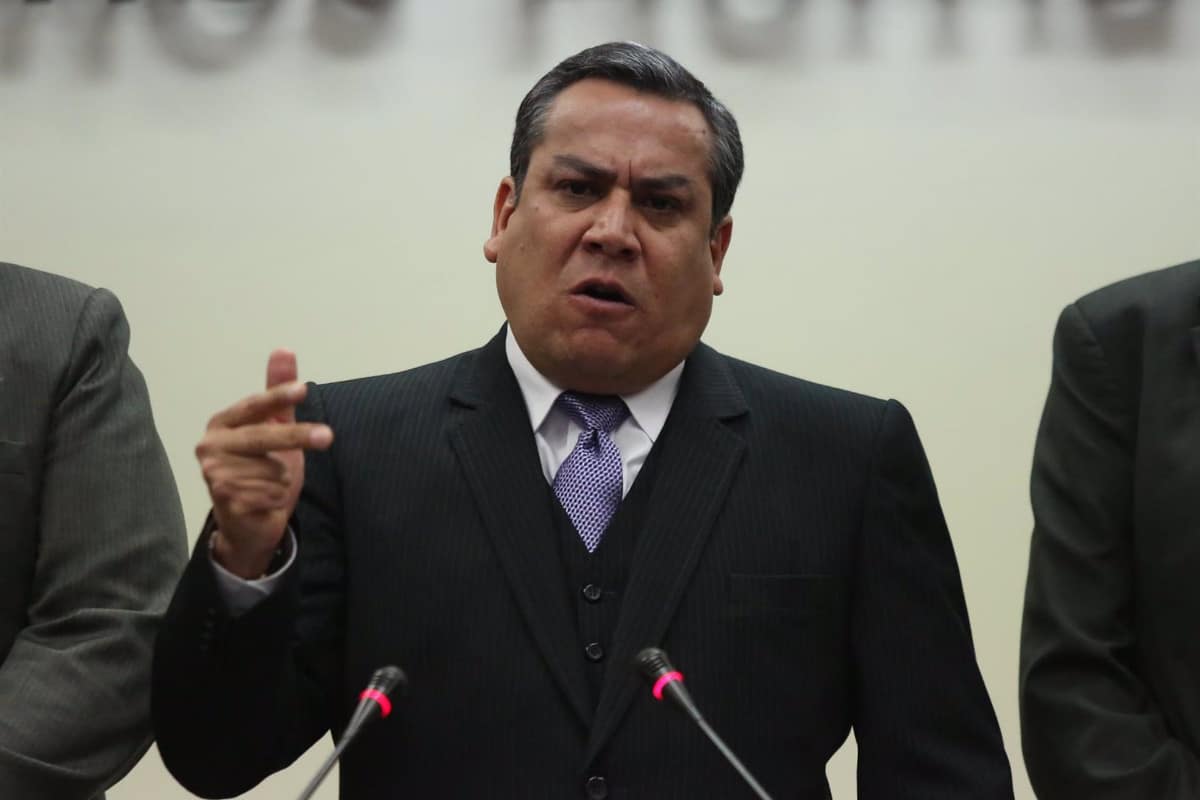 El primer ministro de Perú acusa a un grupo de parlamentarios de querer «quebrar al Gobierno» de Boluarte