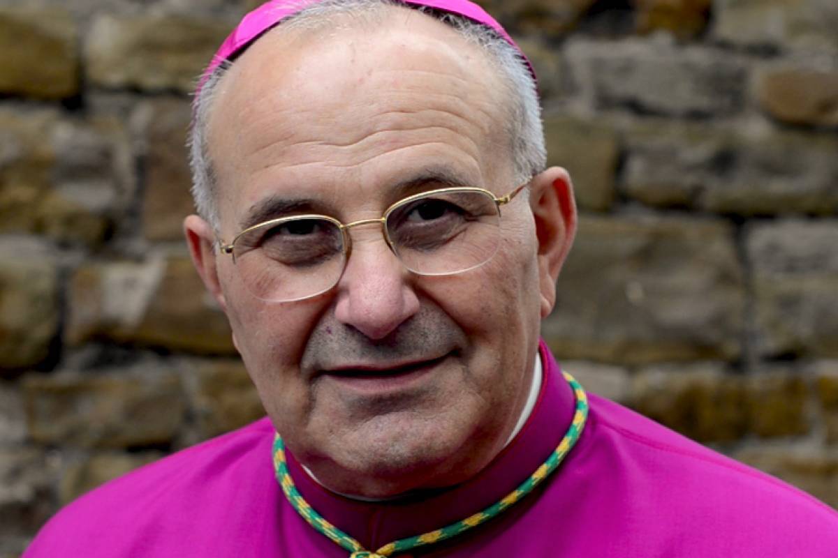 Un obispo italiano estalla contra las «bondades» de Bruselas: «Su cultura es esencialmente atea y anticristiana»