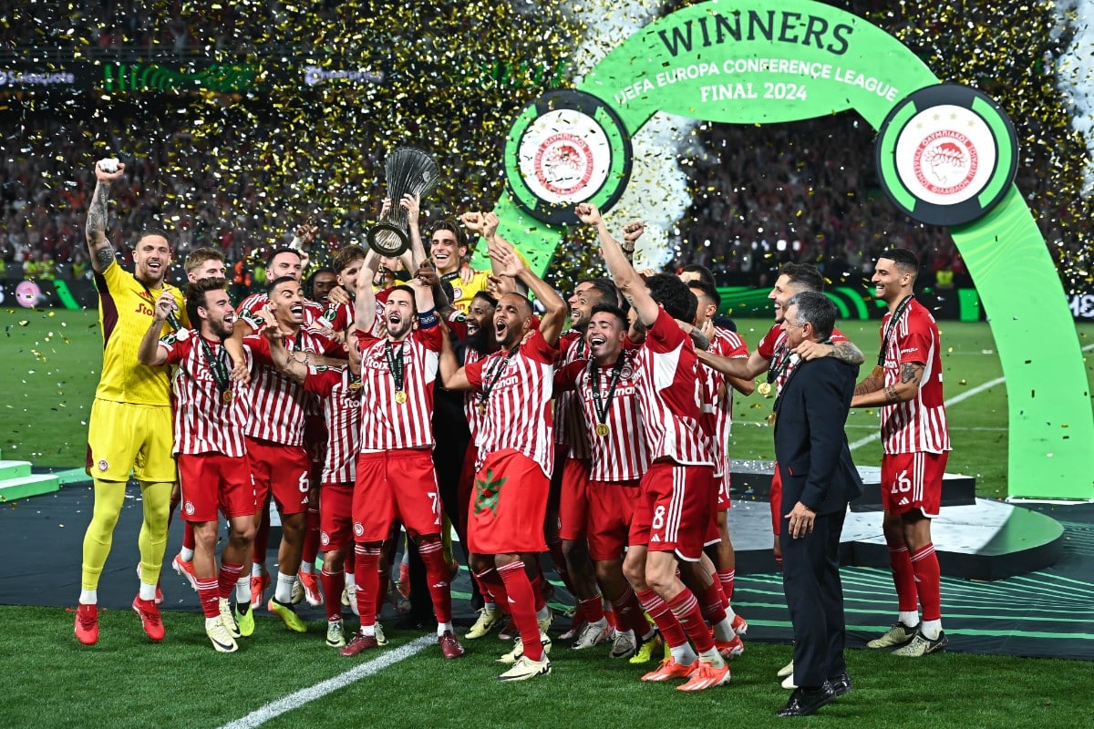 Mendilibar, tras ganar la Conference League con Olympiacos: «Me acuerdo de la familia y de toda esta afición que nos sigue por todos lados»