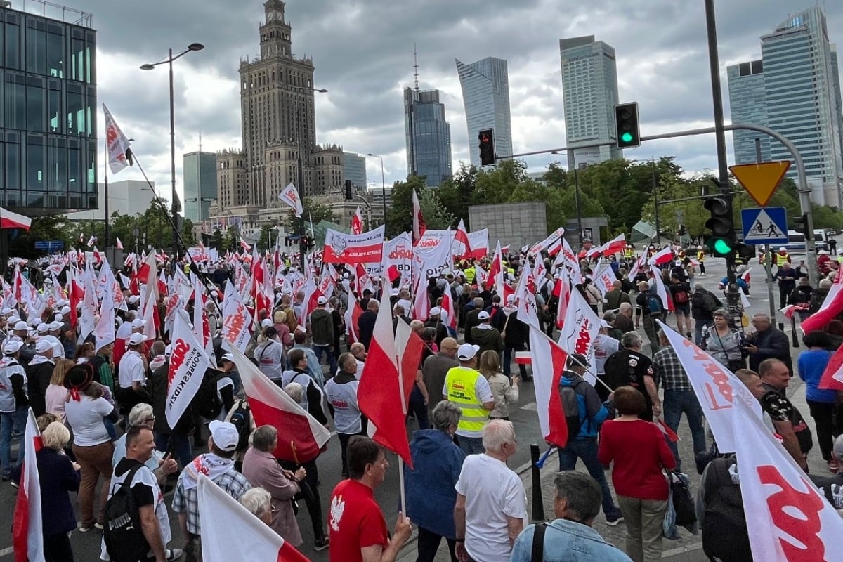Miles de polacos se echan a las calles contra el Pacto Verde: «Estas ideologías pretenden destruir Europa»