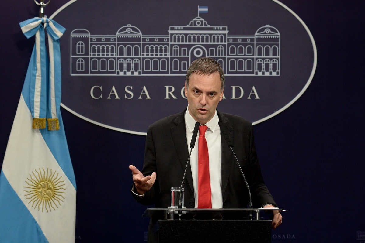 El portavoz del Gobierno de Milei exige disculpas públicas a Sánchez por «difamar» al presidente argentino