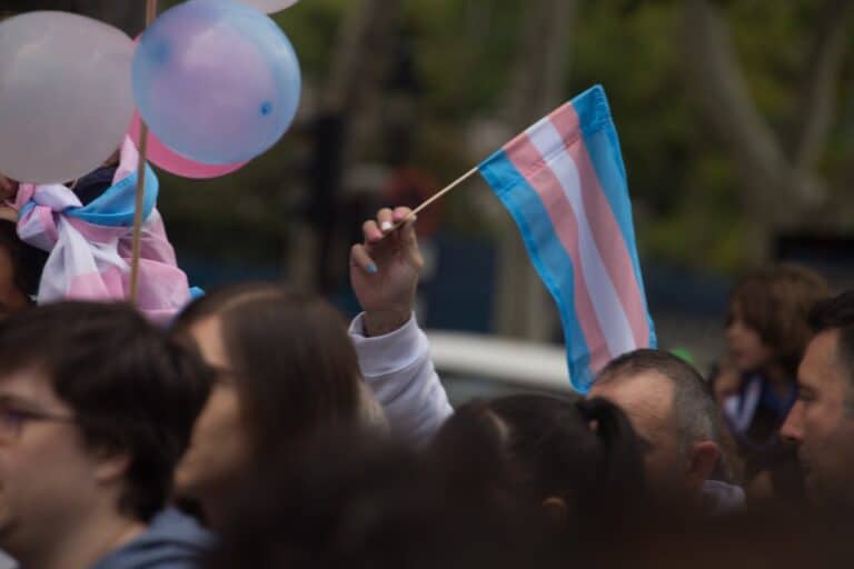 La Corte Suprema de Estados Unidos avala la tesis de Trump y autoriza la prohibición de tratamientos trans a menores