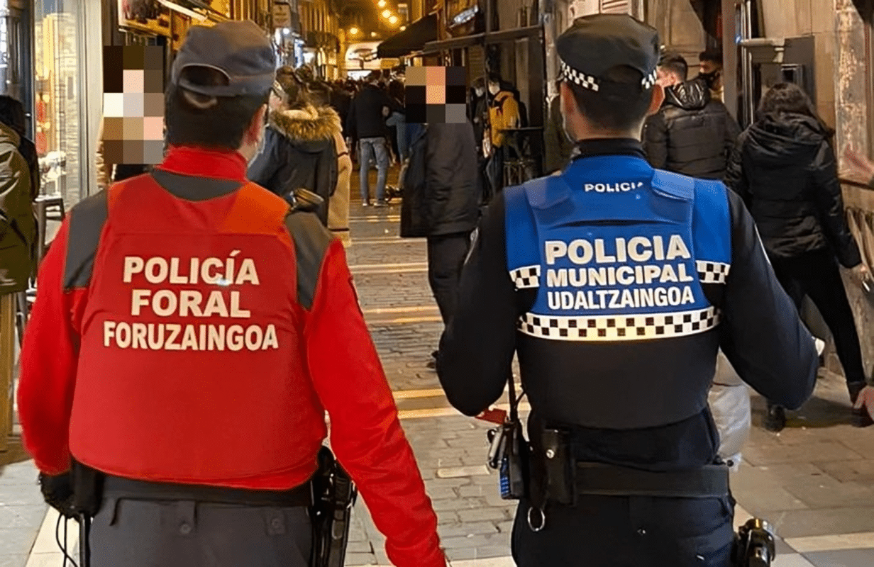 Cuatro magrebíes que acumulan 19 antecedentes policiales quedan en libertad tras robar y apalizar a dos jóvenes en Pamplona