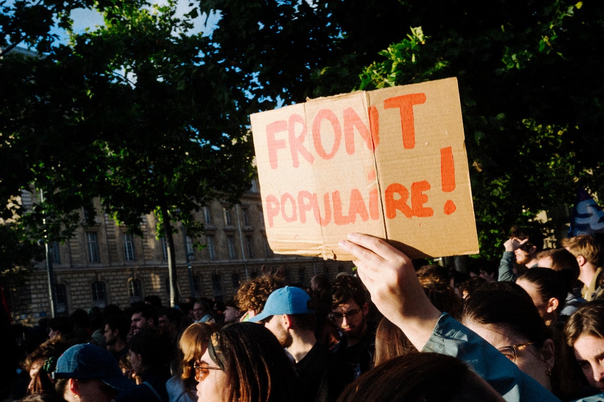 Disturbios y violencia de la extrema izquierda en las principales ciudades de Francia tras la victoria de Agrupación Nacional